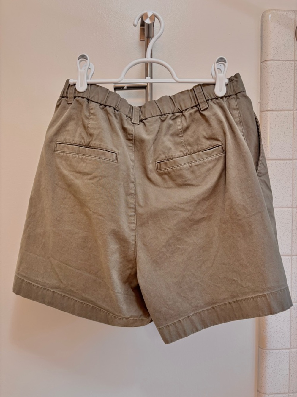 GAP Womens High-Waist Shorts Khaki Green Size 8 Earth Hiking Minimalist Timeless - Picture 2 of 10